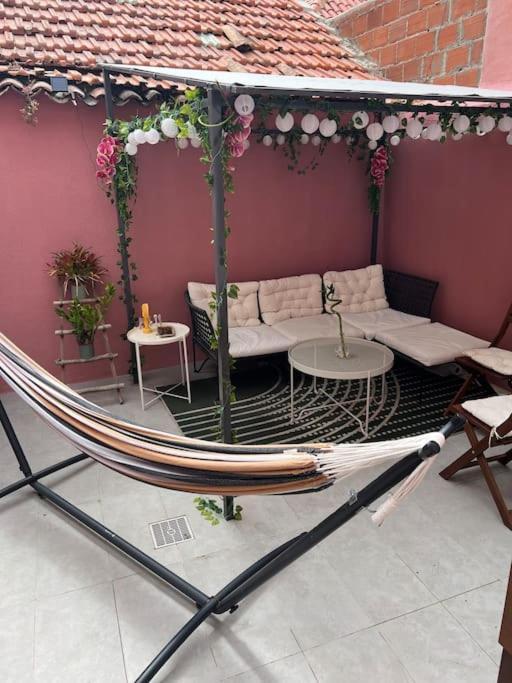 Luxury Artistic Digital Nomad Getaway W/ Terrace Apartment