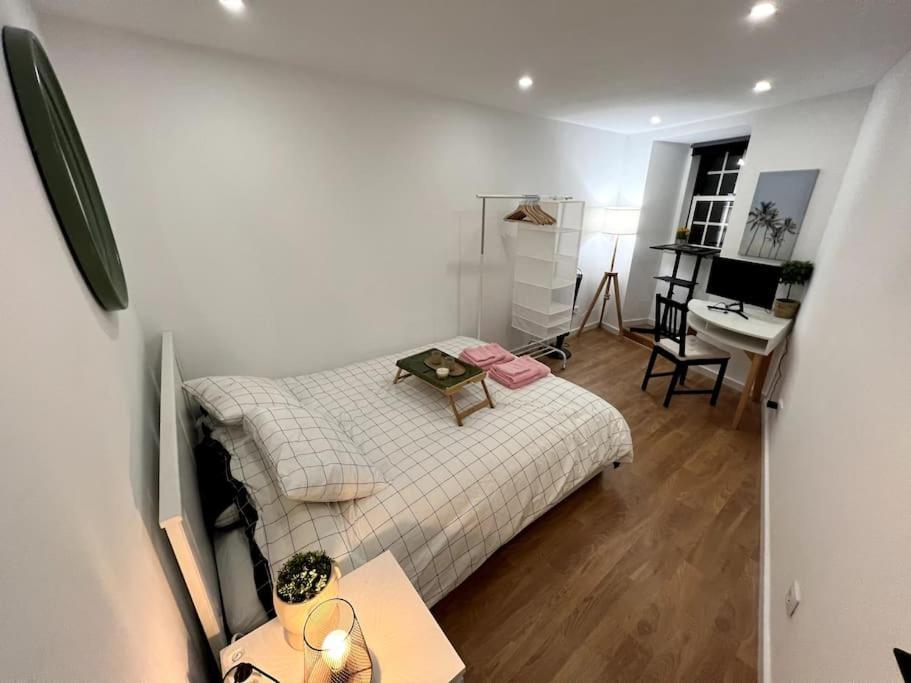 Luxury Artistic Digital Nomad Getaway W/ Terrace Apartment