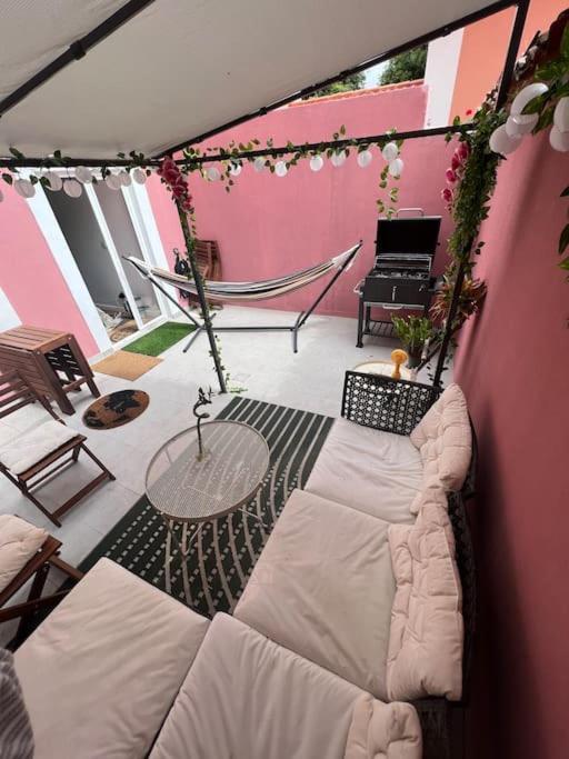 Luxury Artistic Digital Nomad Getaway W/ Terrace Apartment Lissabon