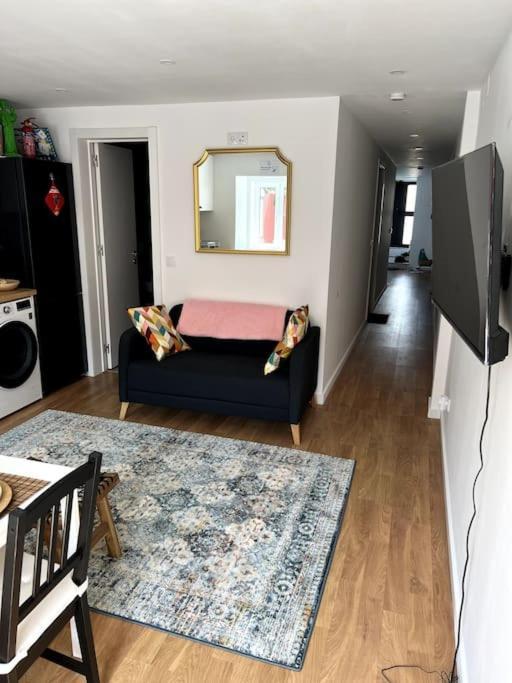 Luxury Artistic Digital Nomad Getaway W/ Terrace Apartment Lissabon