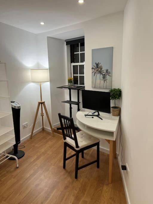Apartment Luxury Artistic Digital Nomad Getaway W/ Terrace *