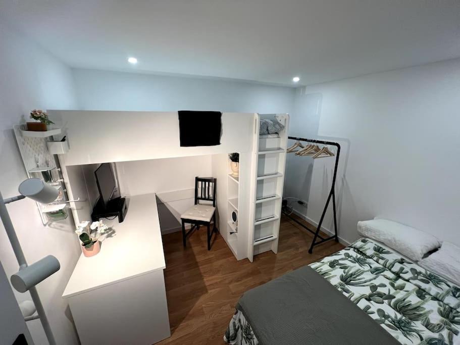 Apartment Luxury Artistic Digital Nomad Getaway W/ Terrace Lissabon