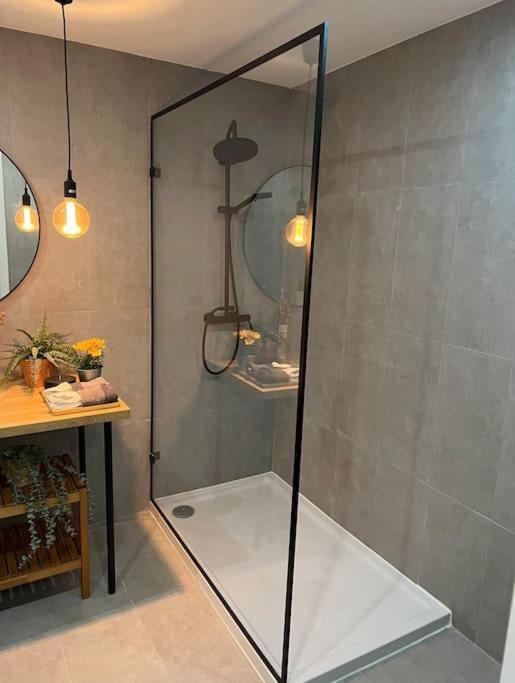 Luxury Artistic Digital Nomad Getaway W/ Terrace Apartment