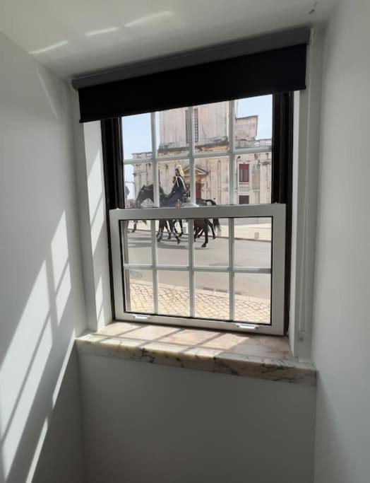 Luxury Artistic Digital Nomad Getaway W/ Terrace Apartment Lissabon