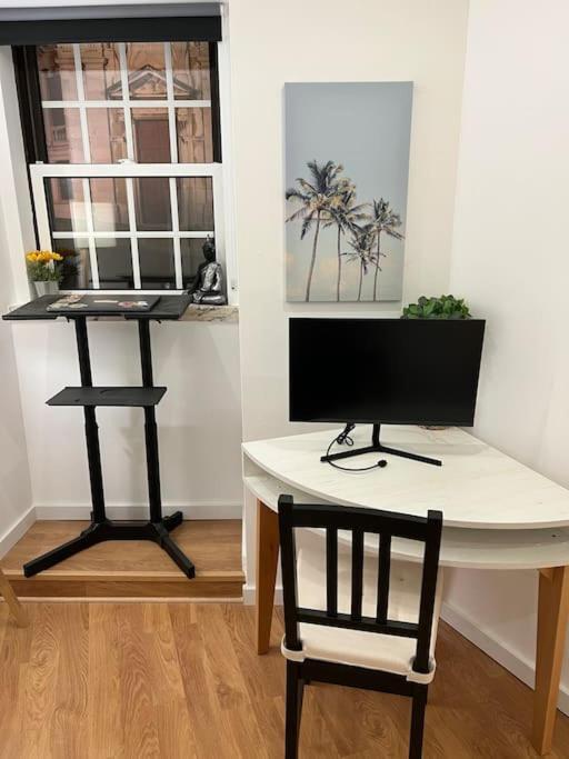 Apartment Luxury Artistic Digital Nomad Getaway W/ Terrace *